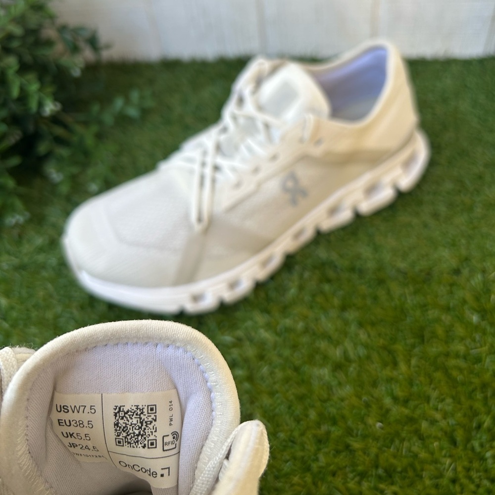 ON Cloud X 4 AD Athletic Shoe women 
$160 size 7.5 gently used
Color:White/ Wolf - Picture 15 of 16